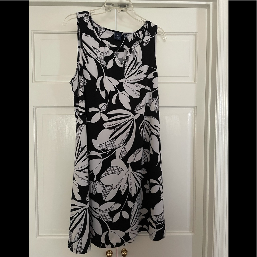 Kaari Blue black and white sleeveless dress